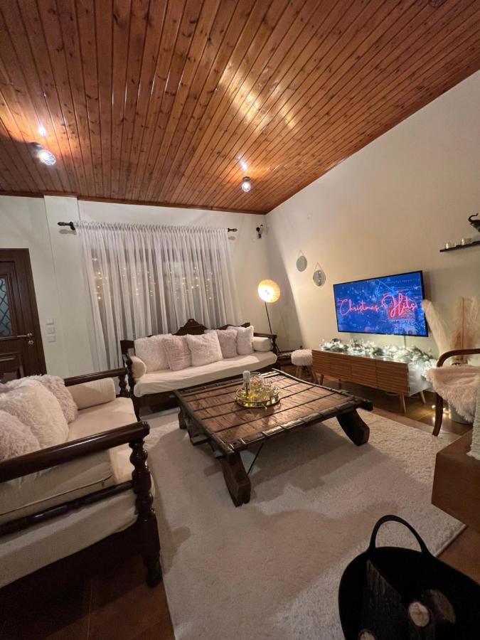 House In The Woods Apartment Kardítsa Екстериор снимка